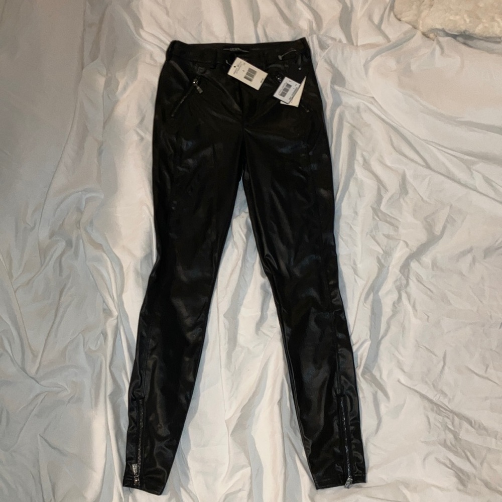 NWT GUESS Women's Black Soto Faux Leather Zippered Skinny Pants
